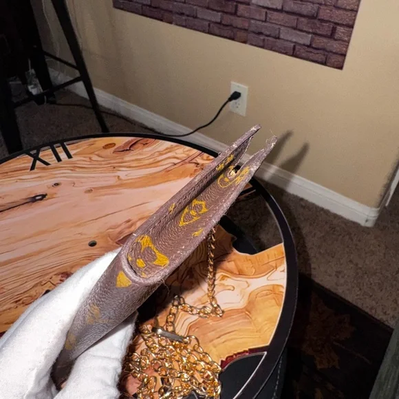 LOUIS VUITTON GM Monogram Pochette/Pouch Mini Bag. - Picture 7 of 13